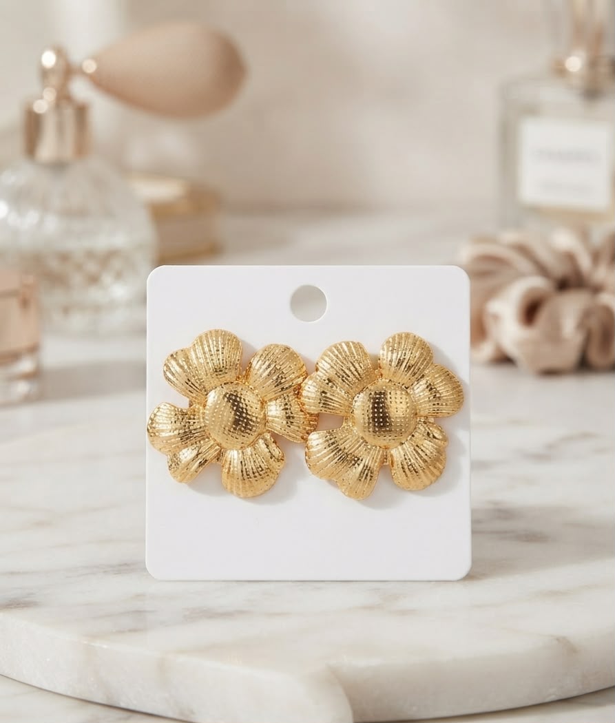 Chic Gold-Plated Textured Daisy Floral Stud Earrings